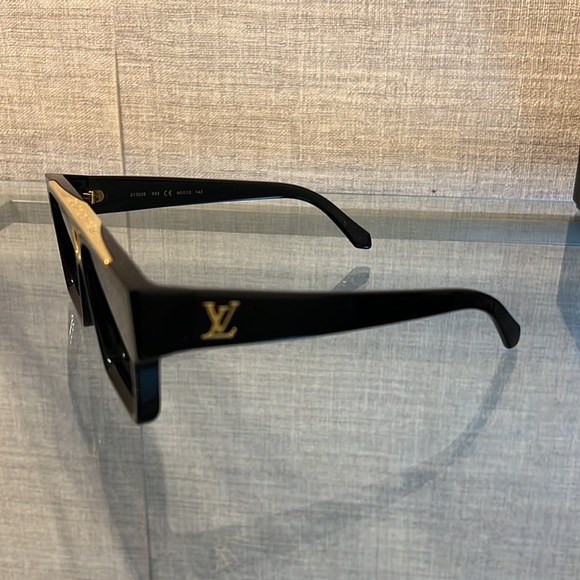 Great condition. No Visible scratches or marks. Barely worn. Hard to find. - Picture 3 of 11